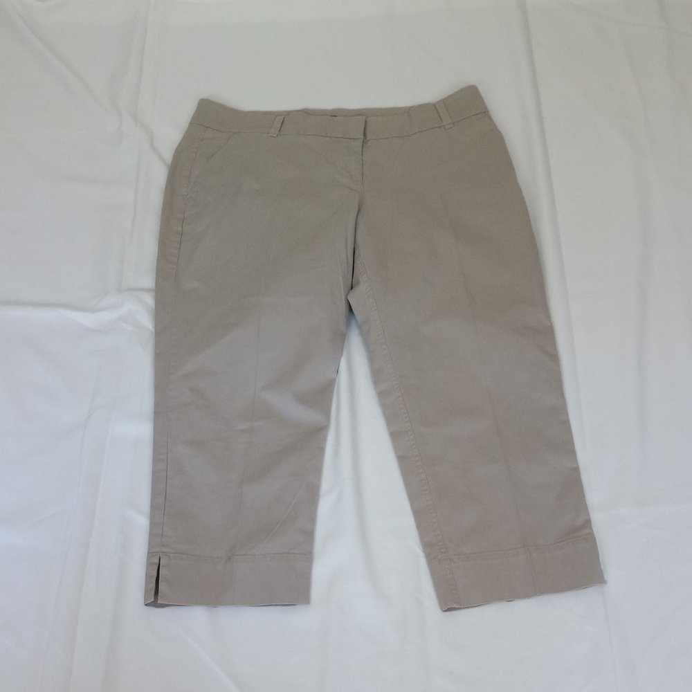TOMMY BAHAMA Khaki Capri Pants Sz 14